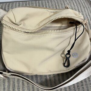 NWT Lululemon Everywhere Belt Bag